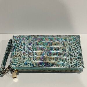 BRAHMIN: Daisy Wristlet Clutch WONDERLAND Iridescent Blue
